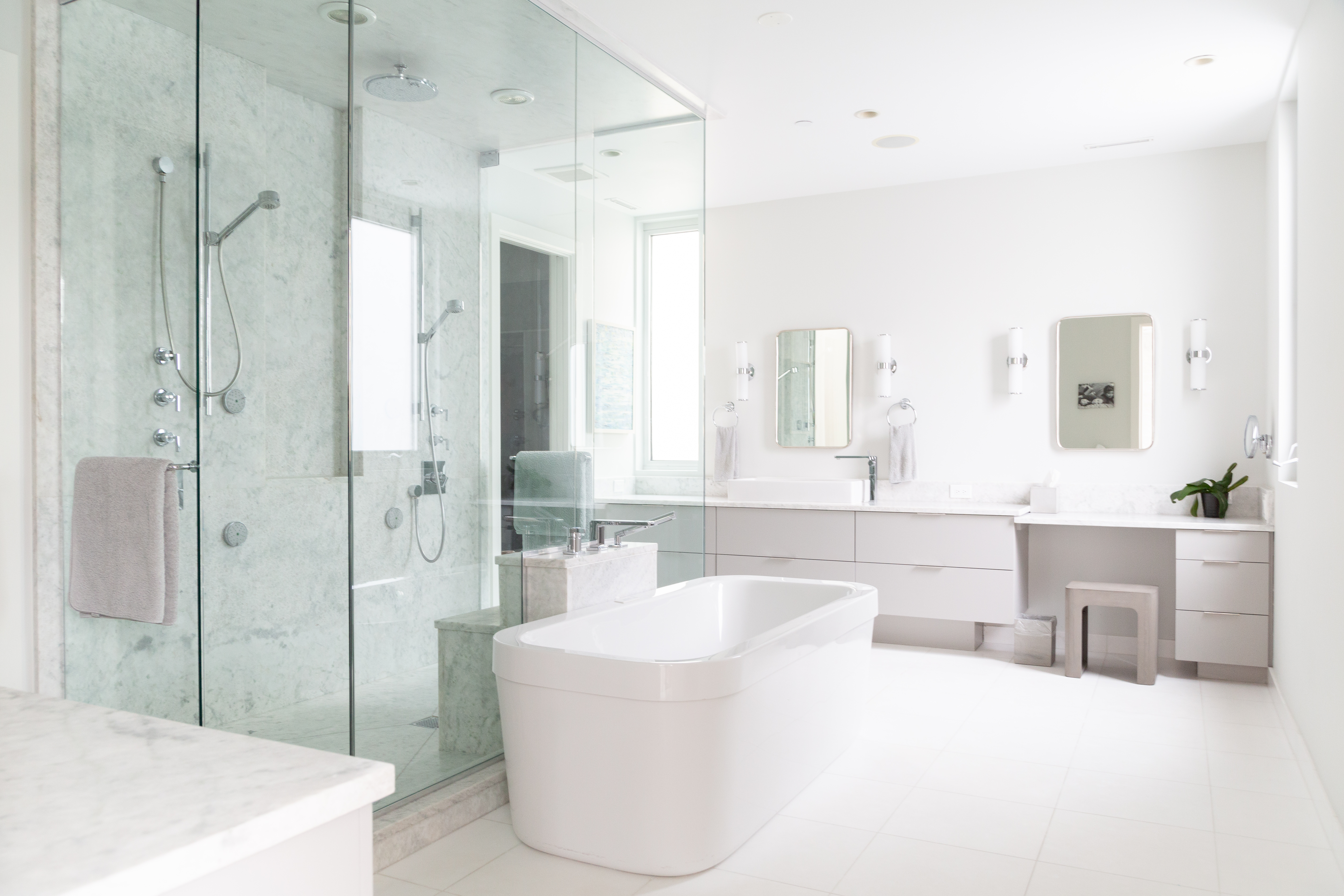 Walls, floors and showers get upgrades in majority of bathroom refreshes,  Houzz study finds - TileLetter, image size:5683x3789