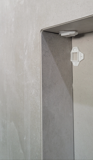 Mitered niche with the edge being filled with mortar