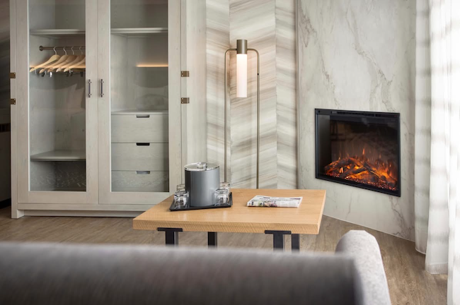 Panoramic panels from Daltile adorn the Lodge rooms.